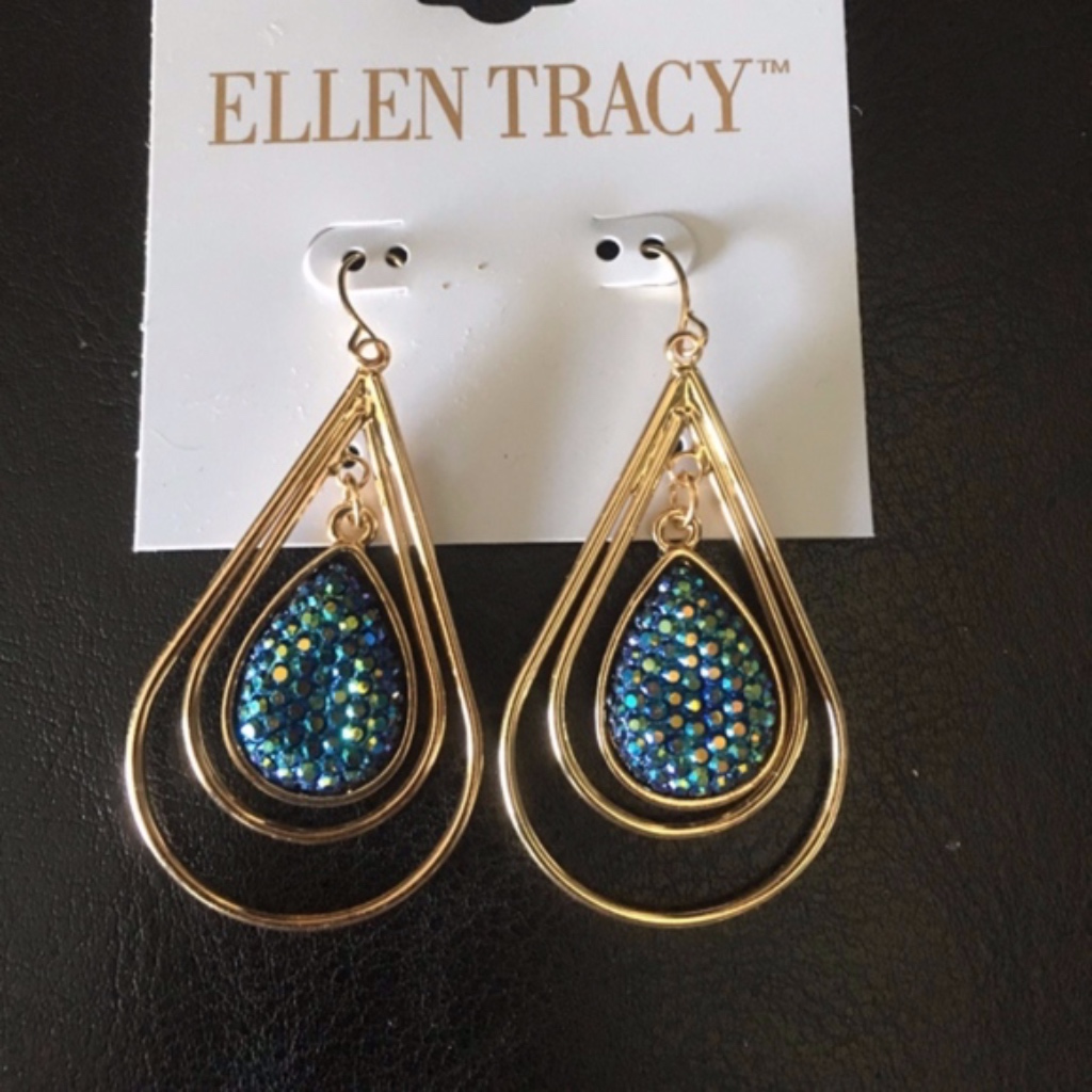 New Ellen Tracy Gold Glistening Peacock Earrings 24$